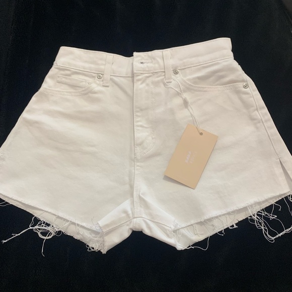 Revice 27. NWT WHITE DENIM JEAN SHORTS. HIGH RISE - Picture 4 of 8